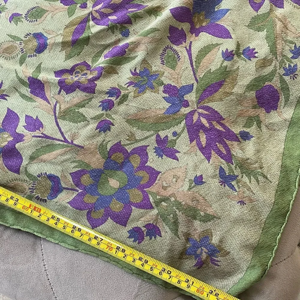 Giorgio Armani silk scarf 32/32